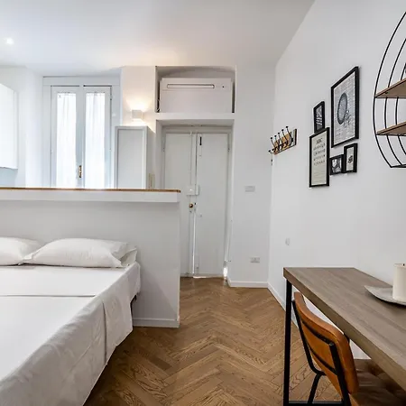 Farini 36 Monumentale District 2pax Wifi Apartament *