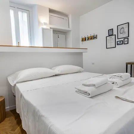 Farini 36 Monumentale District 2pax Wifi Apartamento *
